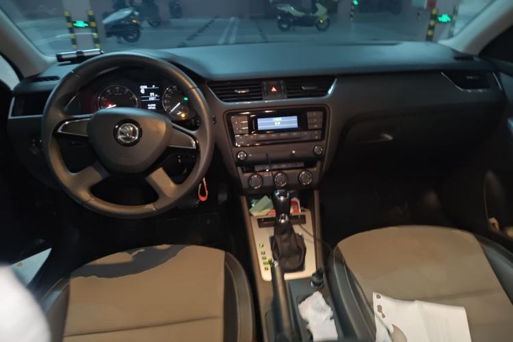 Used Skoda Octavia 2016 1.6L Automatic Chuanxing Edition Center Console