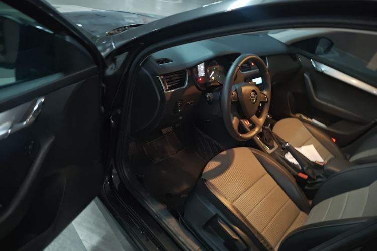 Used Skoda Octavia 2016 1.6L Automatic Chuanxing Edition Driver Seat