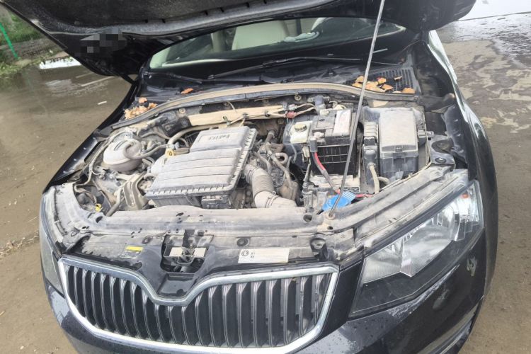 Used Skoda Octavia 2016 1.6L Manual Trend Edition Engine Bay