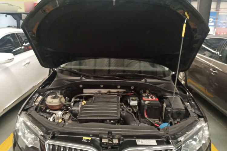 Used Skoda Octavia 2016 1.6L Automatic Chuanxing Edition Engine Bay