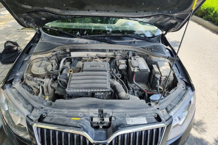 Used Skoda Octavia 2016 1.6L Automatic Chuanxing Edition Engine Bay