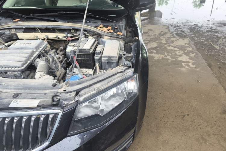 Used Skoda Octavia 2016 1.6L Manual Trend Edition Engine Bay Left