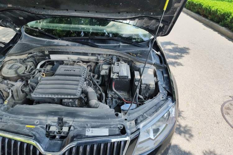 Used Skoda Octavia 2016 1.6L Automatic Chuanxing Edition Engine Bay Left
