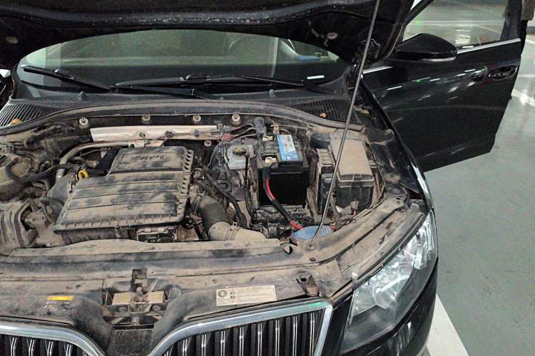 Used Skoda Octavia 2016 1.6L Automatic Chuanxing Edition Engine Bay Left