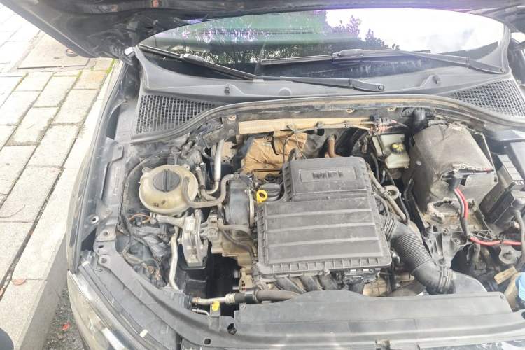 Used Skoda Octavia 2016 1.6L Automatic Chuanxing Edition Engine Bay Right