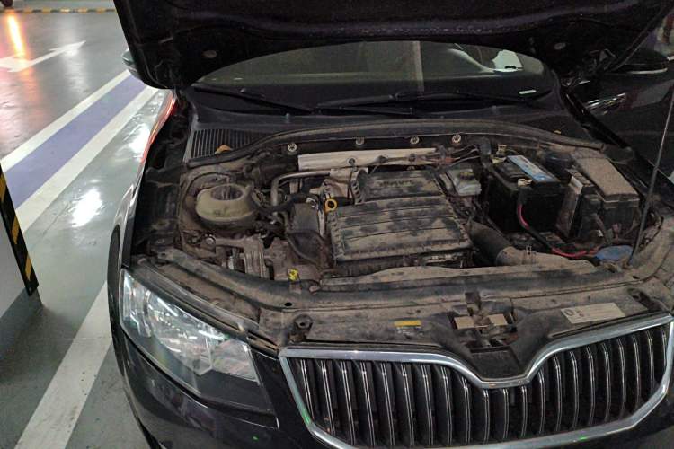 Used Skoda Octavia 2016 1.6L Automatic Chuanxing Edition Engine Bay Right