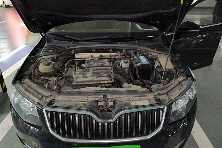Used Skoda Octavia 2016 1.6L Automatic Chuanxing Edition Engine Bay