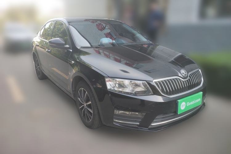 Used Skoda Octavia 2016 1.6L Automatic Chuanxing Edition Front Right 45 Deg