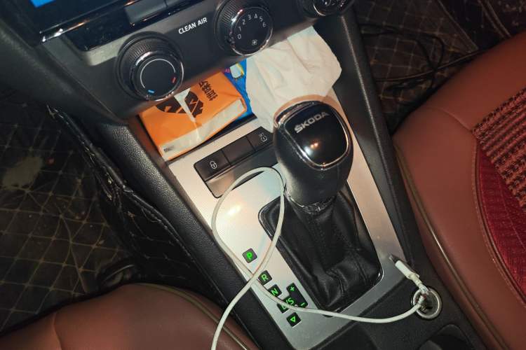 Used Skoda Octavia 2016 1.6L Automatic Chuanxing Edition Gear Lever