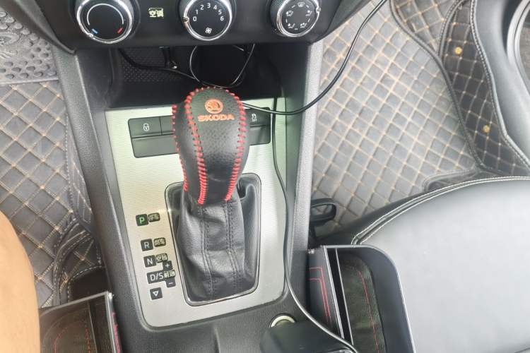 Used Skoda Octavia 2016 1.6L Automatic Chuanxing Edition Gear Lever