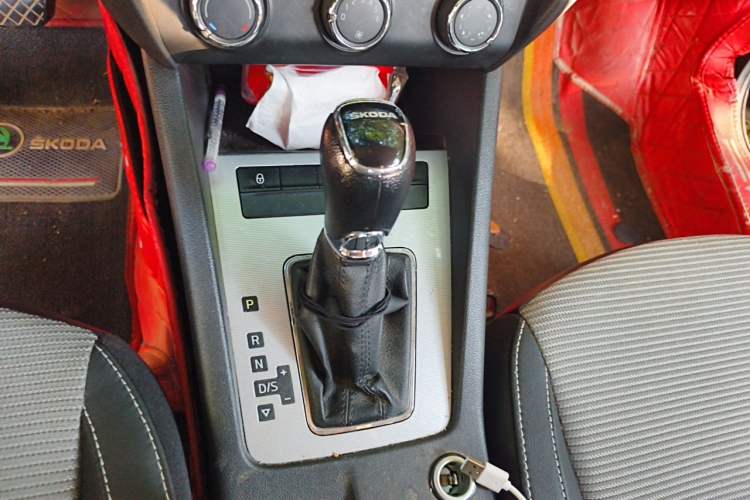 Used Skoda Octavia 2016 1.6L Automatic Chuanxing Edition Gear Lever