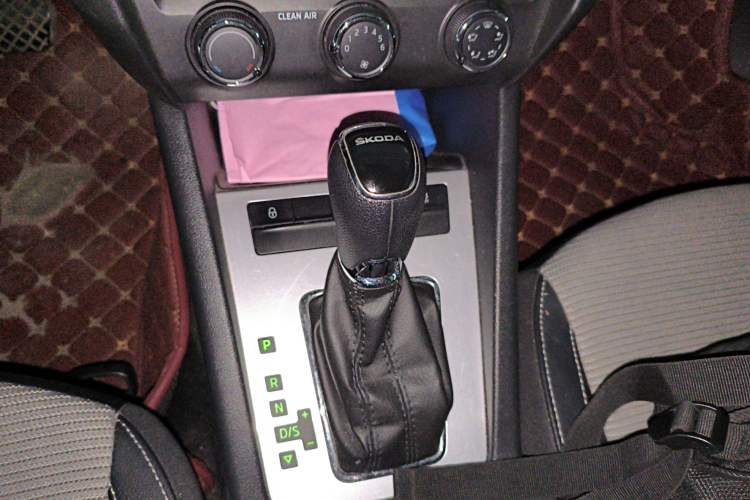 Used Skoda Octavia 2016 1.6L Automatic Chuanxing Edition Gear Lever