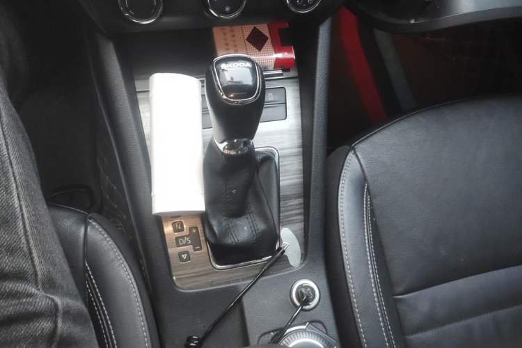 Used Skoda Octavia 2016 1.6L Automatic Chuanxing Edition Gear Lever