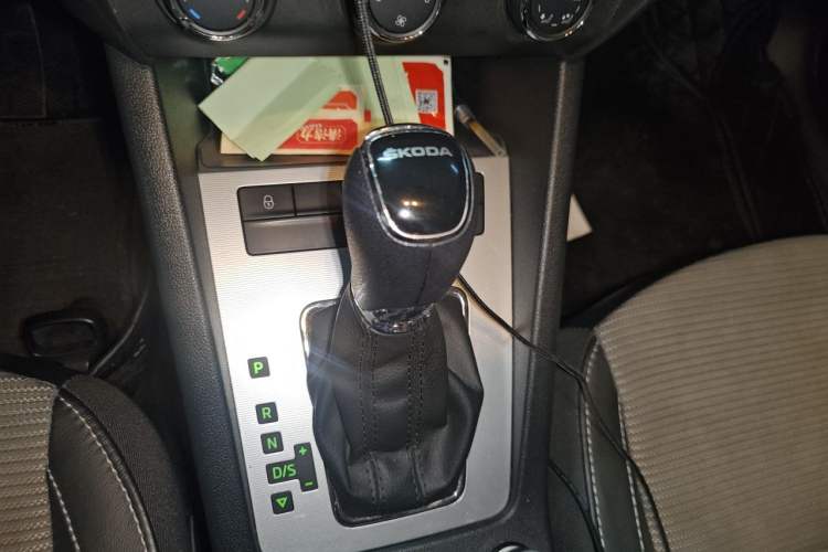 Used Skoda Octavia 2016 1.6L Automatic Chuanxing Edition Gear Lever