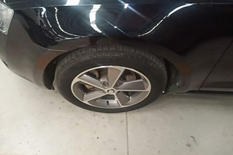 Used Skoda Octavia 2016 1.6L Automatic Chuanxing Edition Left Front Wheel Hub