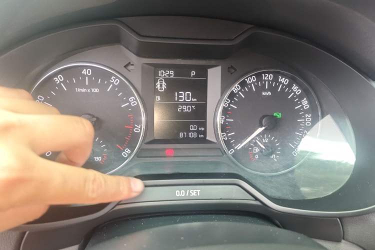 Used Skoda Octavia 2016 1.6L Automatic Chuanxing Edition Odometer Close Up
