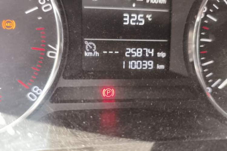Used Skoda Octavia 2016 1.6L Manual Trend Edition Odometer Close Up