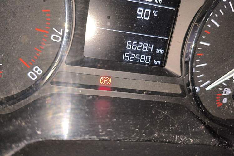 Used Skoda Octavia 2016 1.6L Automatic Chuanxing Edition Odometer Close Up