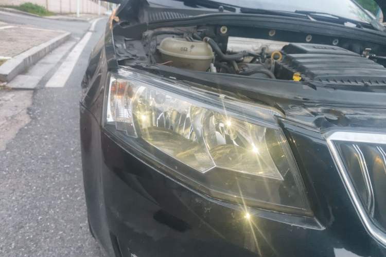 Used Skoda Octavia 2016 1.6L Automatic Smart Drive Edition Right Front Headlight