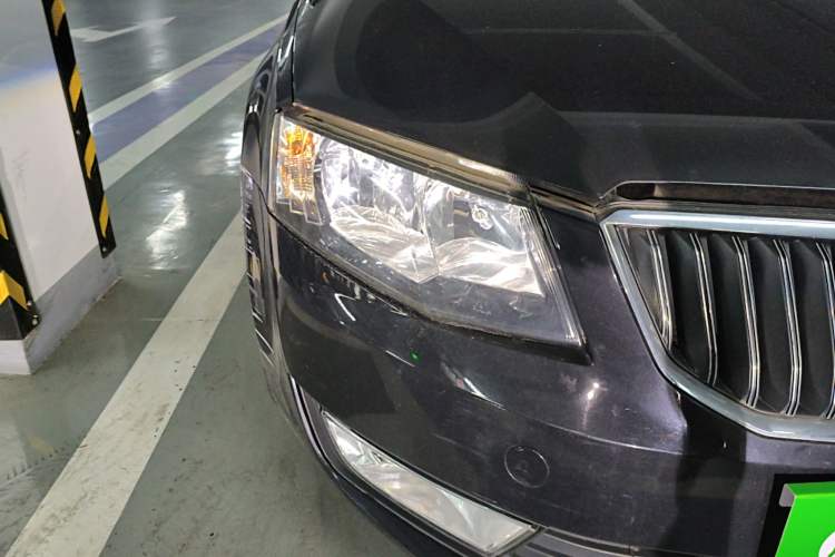 Used Skoda Octavia 2016 1.6L Automatic Chuanxing Edition Right Front Headlight