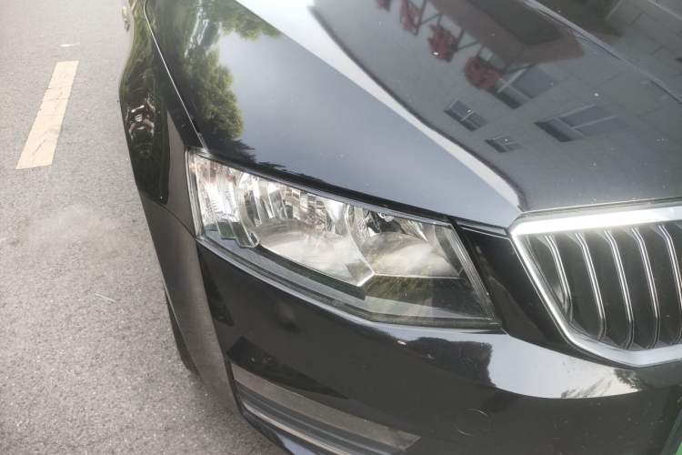 Used Skoda Octavia 2016 1.6L Automatic Chuanxing Edition Right Front Headlight