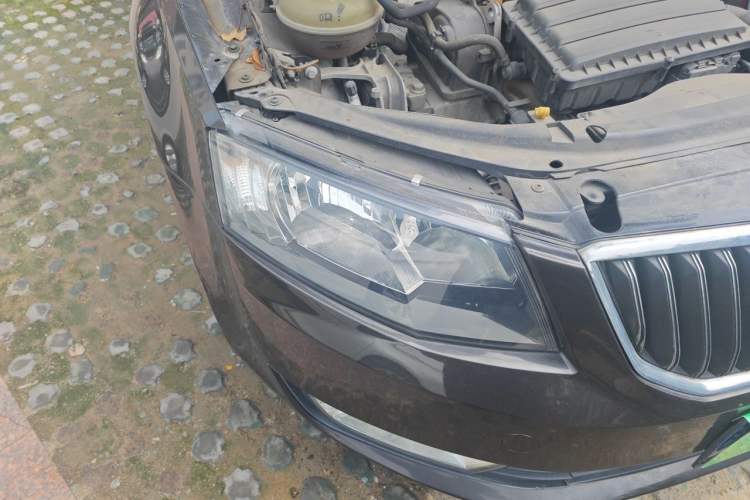 Used Skoda Octavia 2016 1.6L Manual Trend Edition Right Front Headlight