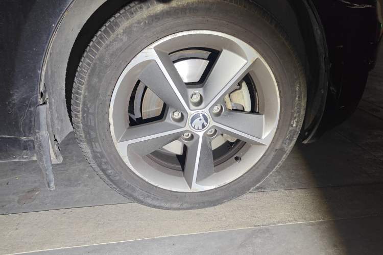 Used Skoda Octavia 2016 1.6L Automatic Chuanxing Edition Right Front Wheel Hub