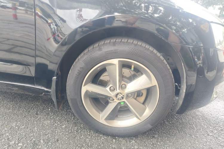 Used Skoda Octavia 2016 1.6L Automatic Chuanxing Edition Right Front Wheel Hub
