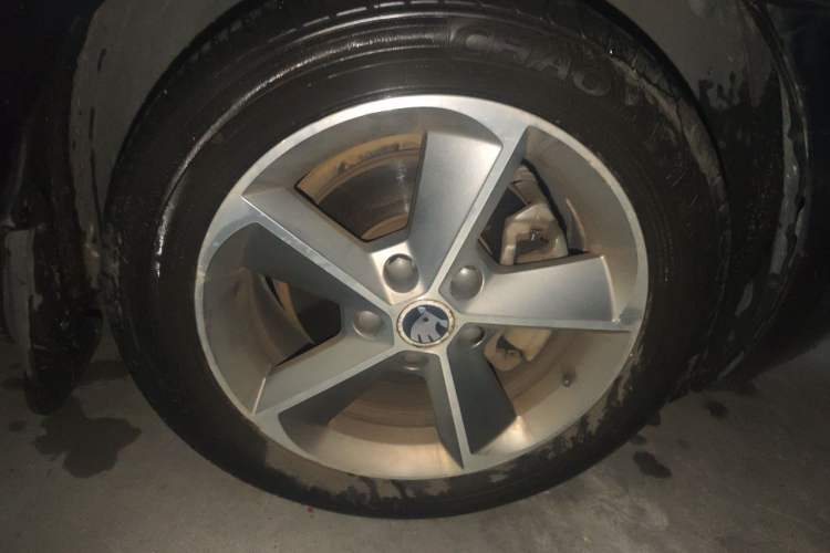 Used Skoda Octavia 2016 1.6L Manual Trend Edition Right Front Wheel Hub