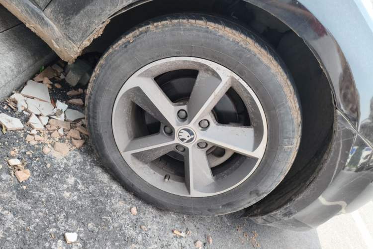 Used Skoda Octavia 2016 1.6L Manual Trend Edition Right Front Wheel Hub