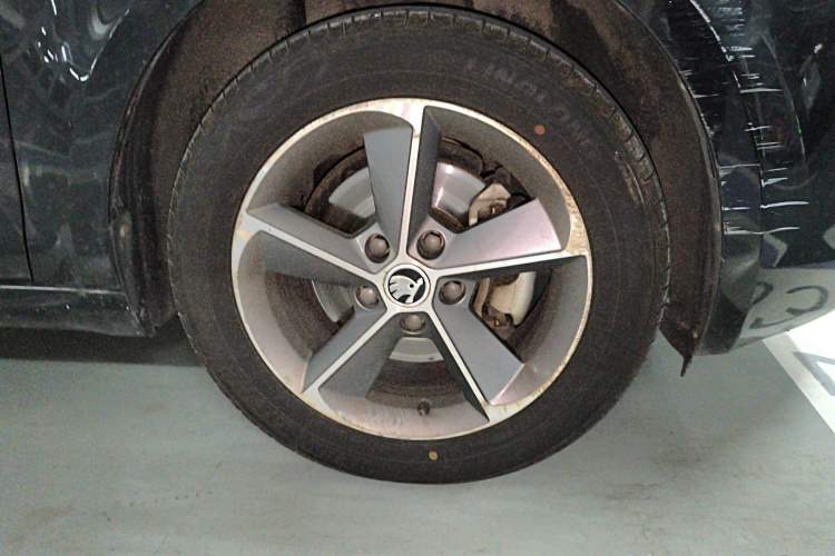 Used Skoda Octavia 2016 1.6L Automatic Chuanxing Edition Right Front Wheel Hub
