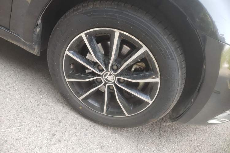 Used Skoda Octavia 2016 1.6L Automatic Chuanxing Edition Right Front Wheel Hub