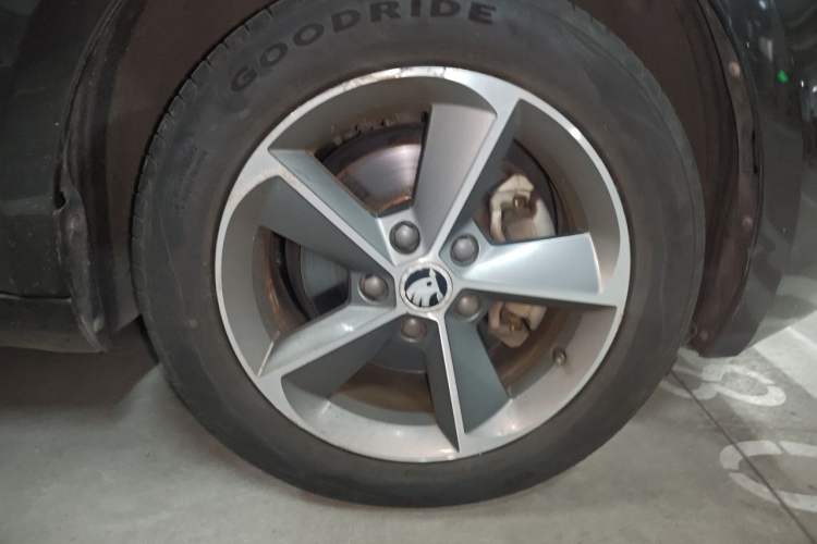 Used Skoda Octavia 2016 1.6L Automatic Chuanxing Edition Right Front Wheel Hub