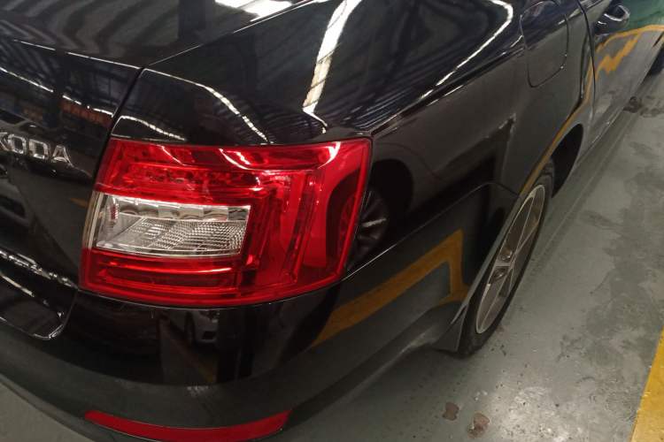 Used Skoda Octavia 2016 1.6L Automatic Chuanxing Edition Right Rear Taillight
