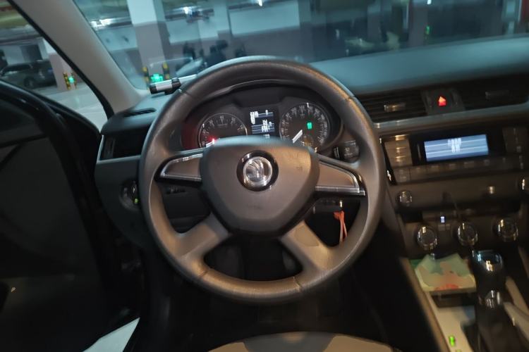 Used Skoda Octavia 2016 1.6L Automatic Chuanxing Edition Steering Wheel