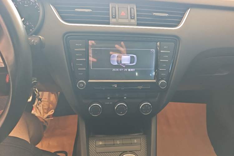 Used Skoda Octavia 2016 1.6L Manual Smart Drive Version Audio And AC Panel