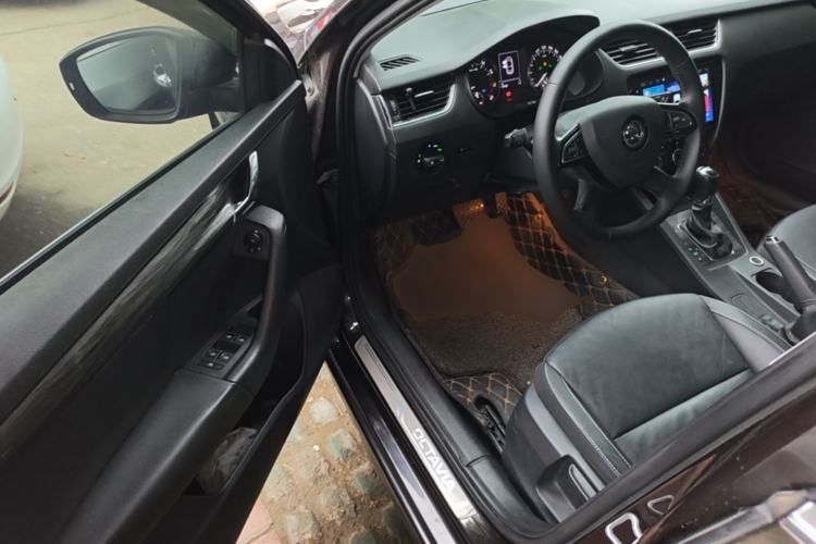 Used Skoda Octavia 2016 1.6L Automatic Smart Drive Edition Driver Seat