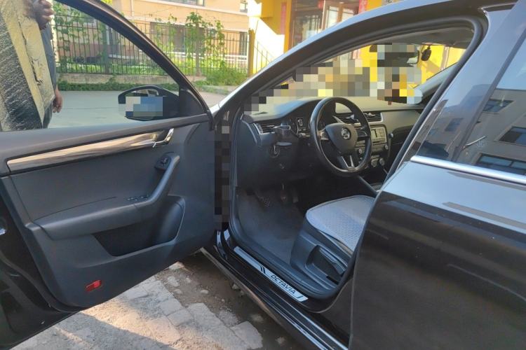 Used Skoda Octavia 2016 1.6L Manual Smart Drive Version Driver Seat