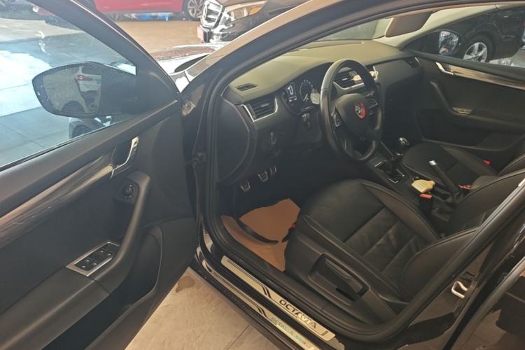 Used Skoda Octavia 2016 1.6L Manual Smart Drive Version Driver Seat