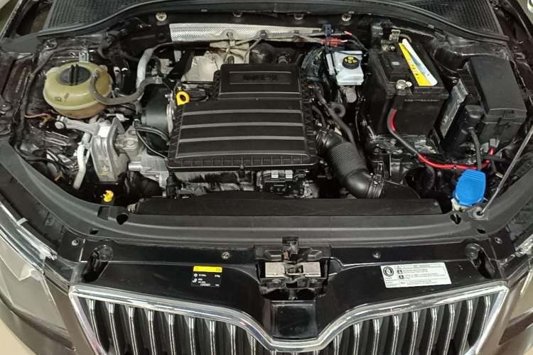 Used Skoda Octavia 2016 1.6L Automatic Chuanxing Edition Engine Bay