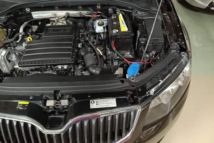 Used Skoda Octavia 2016 1.6L Automatic Chuanxing Edition Engine Bay Left