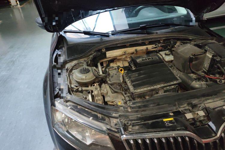 Used Skoda Octavia 2016 1.6L Manual Smart Drive Version Engine Bay Right