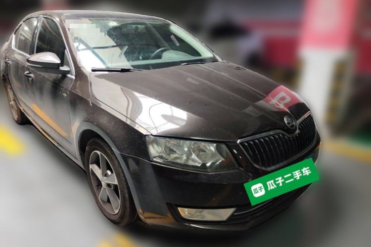Used Skoda Octavia 2016 1.6L Manual Smart Drive Version Front Right 45 Deg