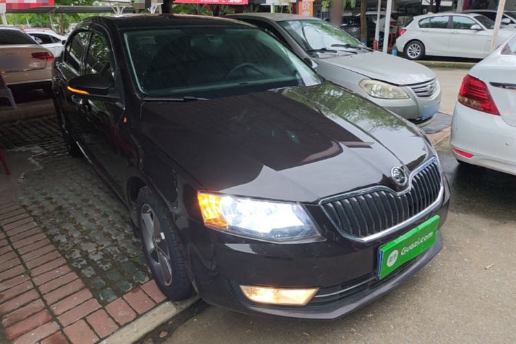 Used Skoda Octavia 2016 1.6L Automatic Smart Drive Edition Front Right 45 Deg