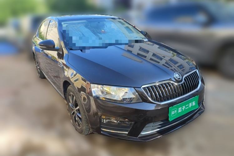 Used Skoda Octavia 2016 1.6L Manual Smart Drive Version Front Right 45 Deg
