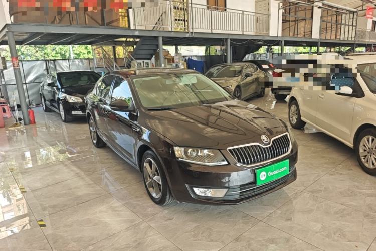 Used Skoda Octavia 2016 1.6L Manual Smart Drive Version Front Right 45 Deg