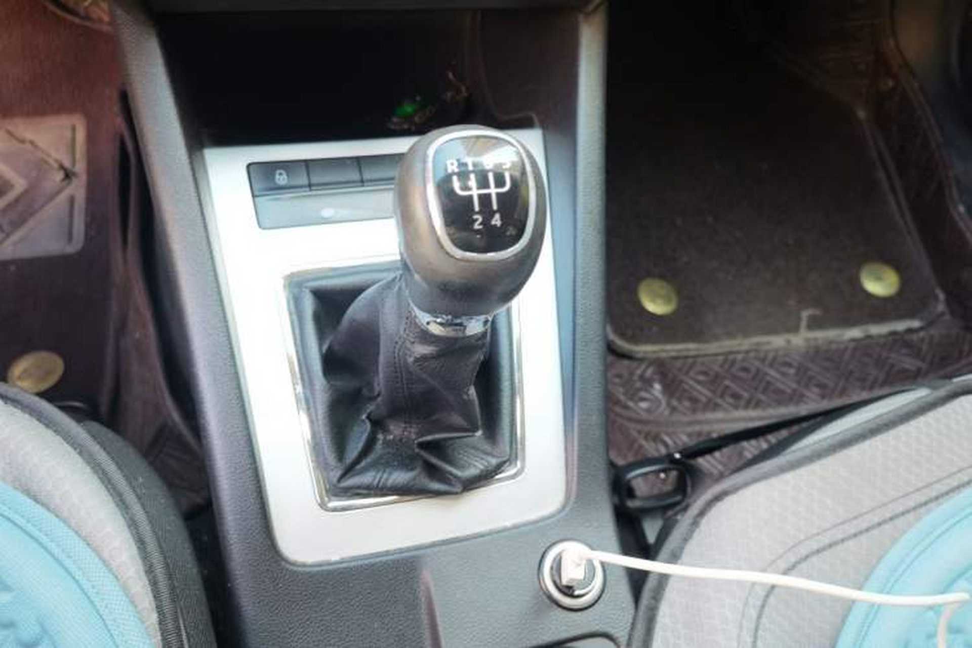 Used Skoda Octavia 2016 1.6L Manual Trend Edition Gear Lever