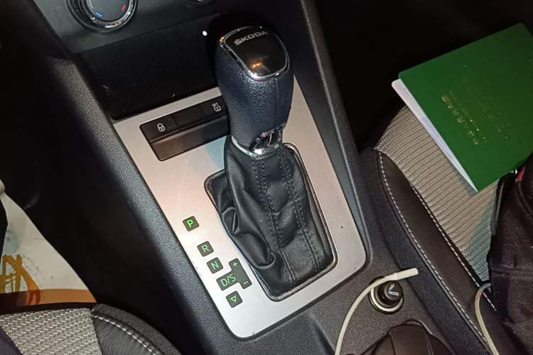 Used Skoda Octavia 2016 1.6L Automatic Chuanxing Edition Gear Lever