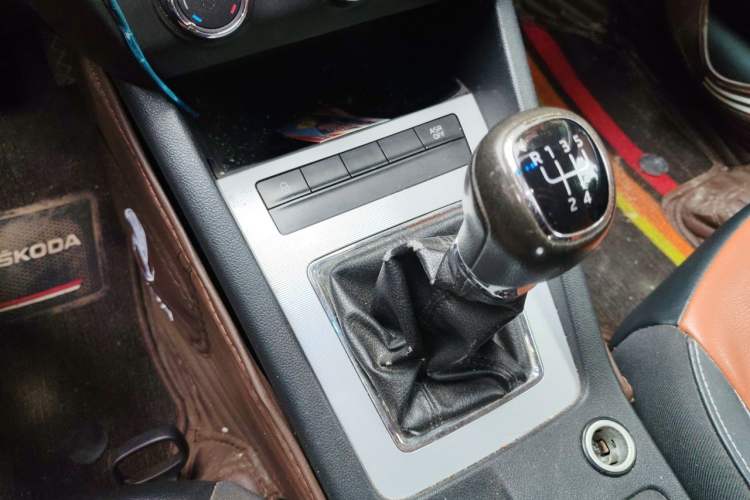 Used Skoda Octavia 2016 1.6L Manual Trend Edition Gear Lever