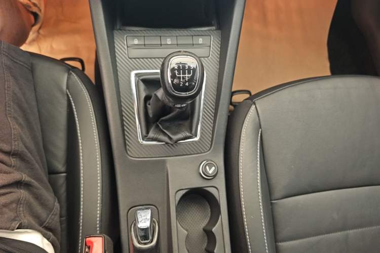 Used Skoda Octavia 2016 1.6L Manual Smart Drive Version Gear Lever